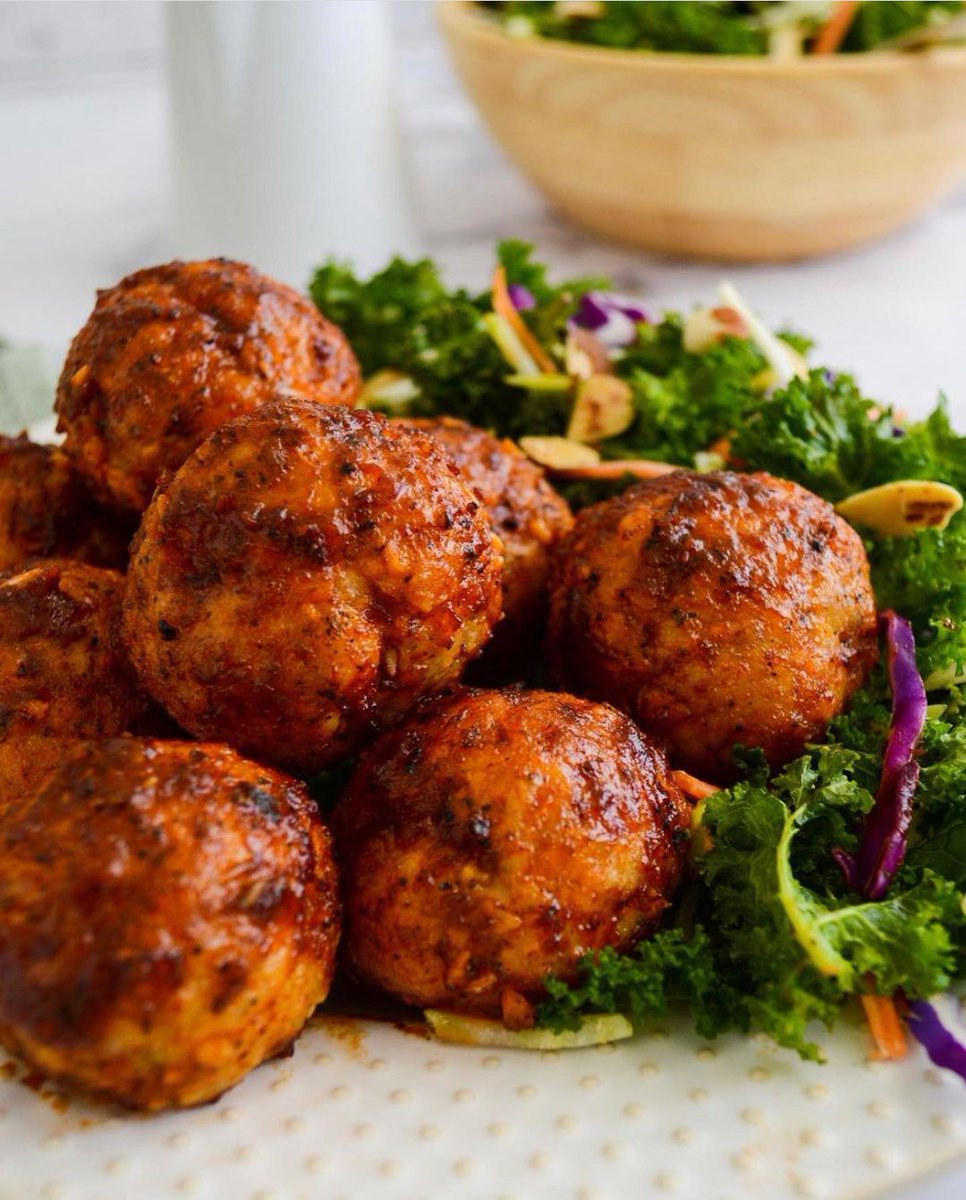 outside_table's tweet photo. Need the recipe to these unbelievable turkey meatballs and the ingredients to create them? Hit the link to win the must-have Outside Table Discovery Set and discover the deliciousness firsthand 😜 https://t.co/INu4299uz6 https://t.co/9ZJRGsLpHu