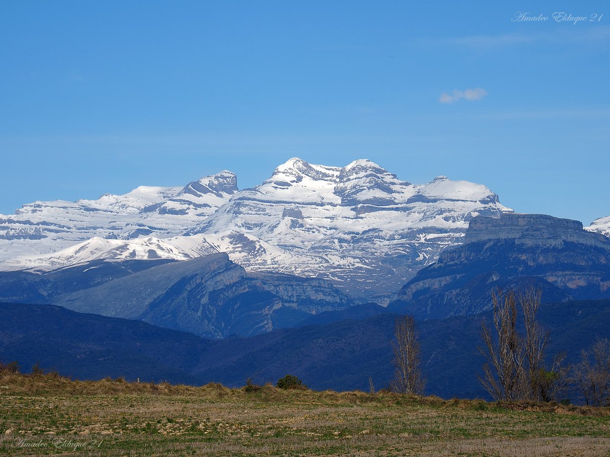 aelduque's tweet photo. #Marboré, #Cilindro, #MontePerdido, #SoumdeRamond, #PuntadelasOlas, #Sestrales, #CastilloMayor... desde #SantaMaríadeBuil #Sobrarbe #Huesca #Aragón #Spain https://t.co/TNA9juuttv