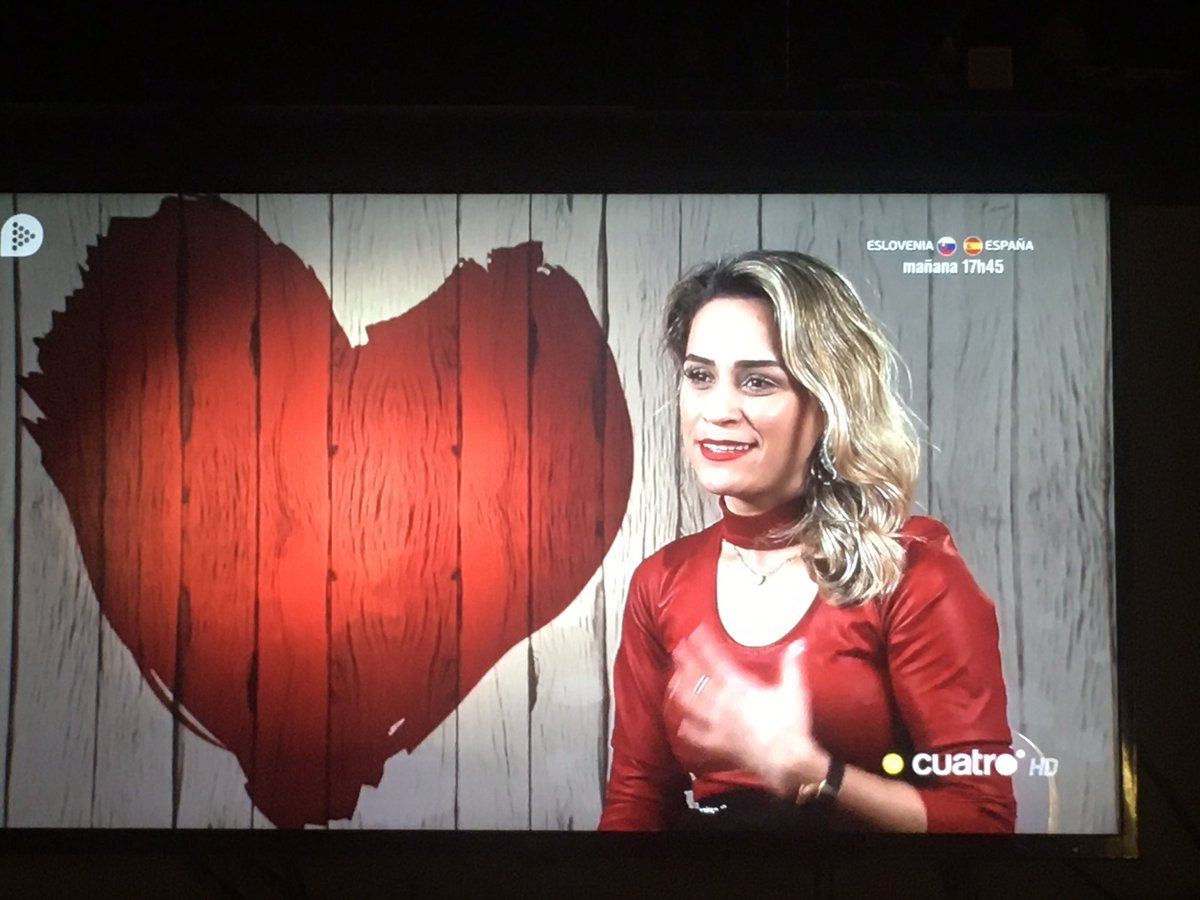 Objeparanormal's tweet photo. Bueno bueno, sorpresita de mi compi de colegio Jose Manuel, que desde la #isladelastentaciones le decimos Manué 🤣🤣🤣 Va por ti campeón!! #FirstDateManueLaManitaRelajá 🤣🤣 En @firstdates_tv. Vamos Manué!! #Fistdate https://t.co/2TztqikaAp