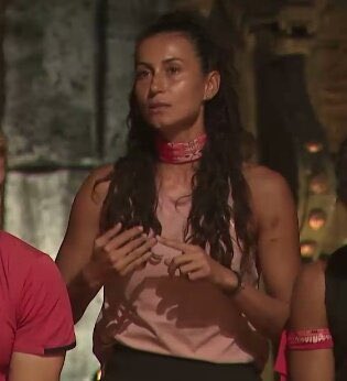 bastirchef's tweet photo. Etme bulma dünyası Gonca , başkasının aklıyla haraket edersen kuklalık yaparsan ipini böyle keserler #survivor2021 https://t.co/ovhXJ9vuuV