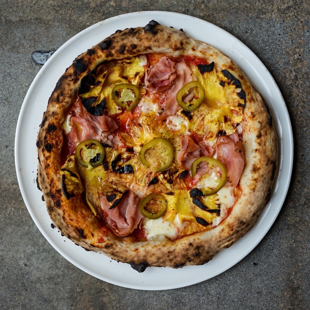 BOCADOAtlanta's tweet photo. Burger or Pizza?  What’s your favorite BOCADO dish? 👇

Whatever your favorite, join us and enjoy it with us during our last week at our West Midtown location!  Open until March 27th! ✨

https://t.co/H7cbHBsvQz https://t.co/kzOGvib6Jf