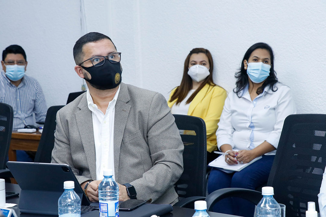 IsdemOficial's tweet photo. Continuando con el fortalecimiento del ISDEM, los Directores en su sesión, conocieron los resultados de la ejecución del POA 2020, la Memoria de Labores 2020, la normativa de gestión y clasificación de la información y la ejecución presupuestaria de enero de 2021, entre otros https://t.co/Npblmj3Oe9