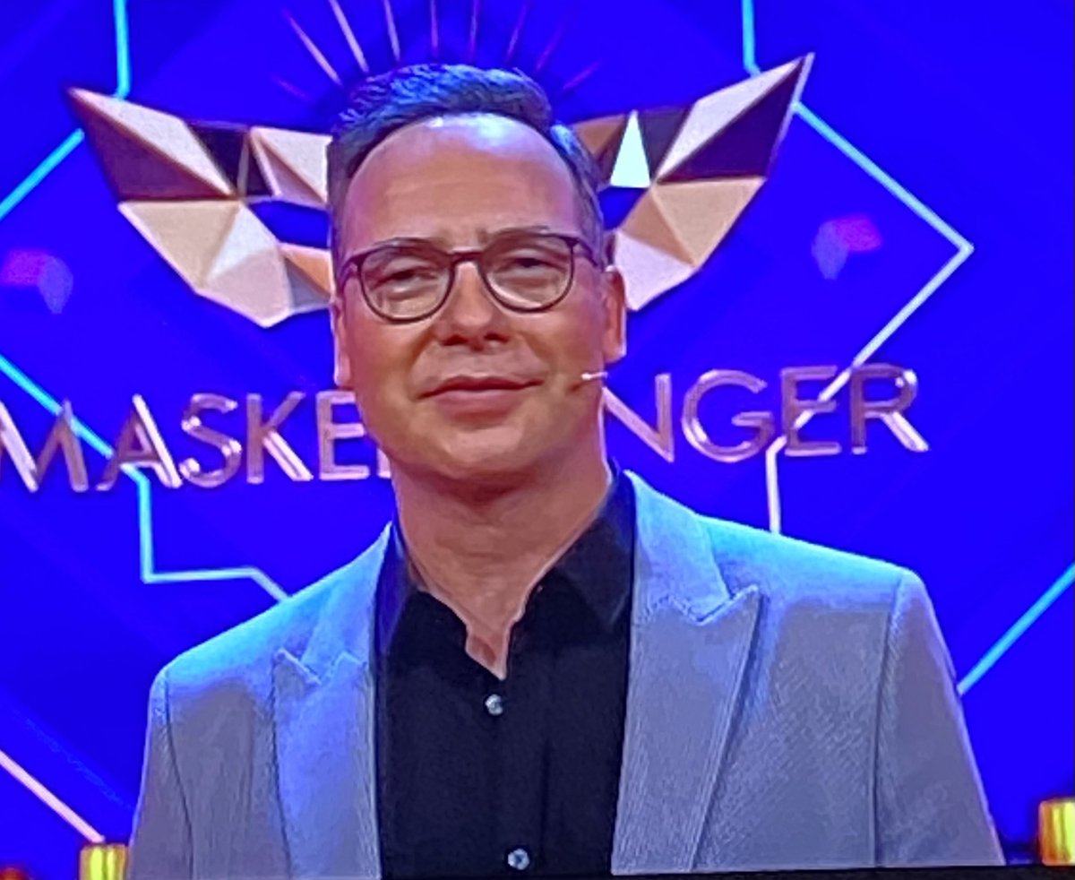 MatthewSnow777's tweet photo. Oh Opdi du brauchst ne bessere Maske, aus Narnia durch den Schrank reicht da nicht. Mr. Tumnus möchte seine Ohren zurück. #MaskedSinger https://t.co/judouUMZsW