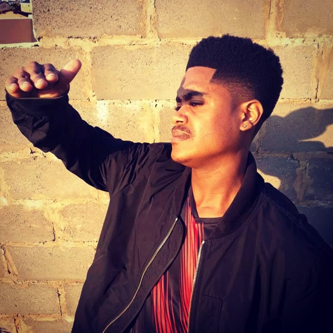 siphosomerset's tweet photo. Trynna find the right spot 🌇 https://t.co/wlbFEO55YD