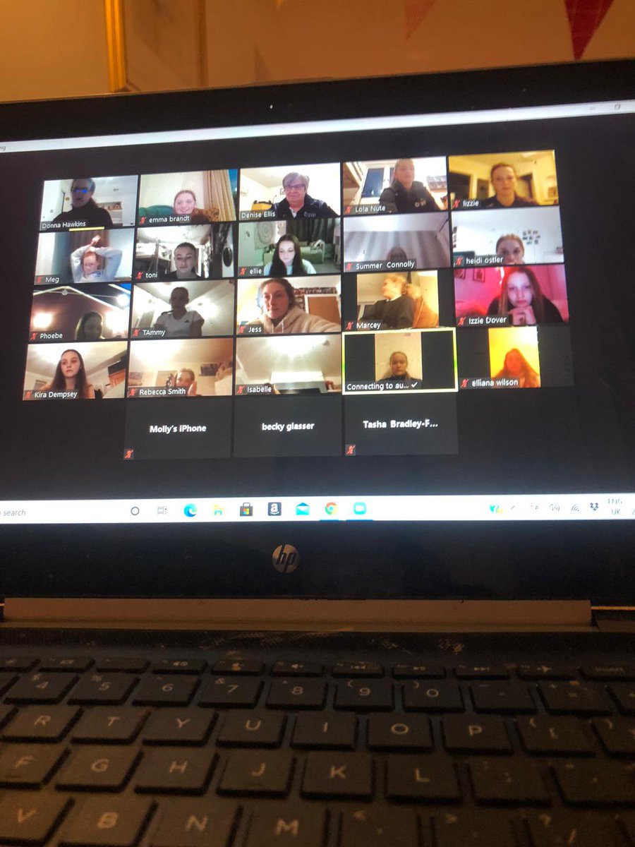 Truly inspired training session for our performance girls this evening from Denise Ellis <a href="/dennetball/">Denise Ellis</a>  Thank you for giving the time to us and out next generation of elite athletes 💪👊🏐💜
#trainingthenextgen #netballfamily #netball #netballsw <a href="/NetballSW/">Netball South West 🏐</a> <a href="/NetballinDevon/">Devon NDO</a>