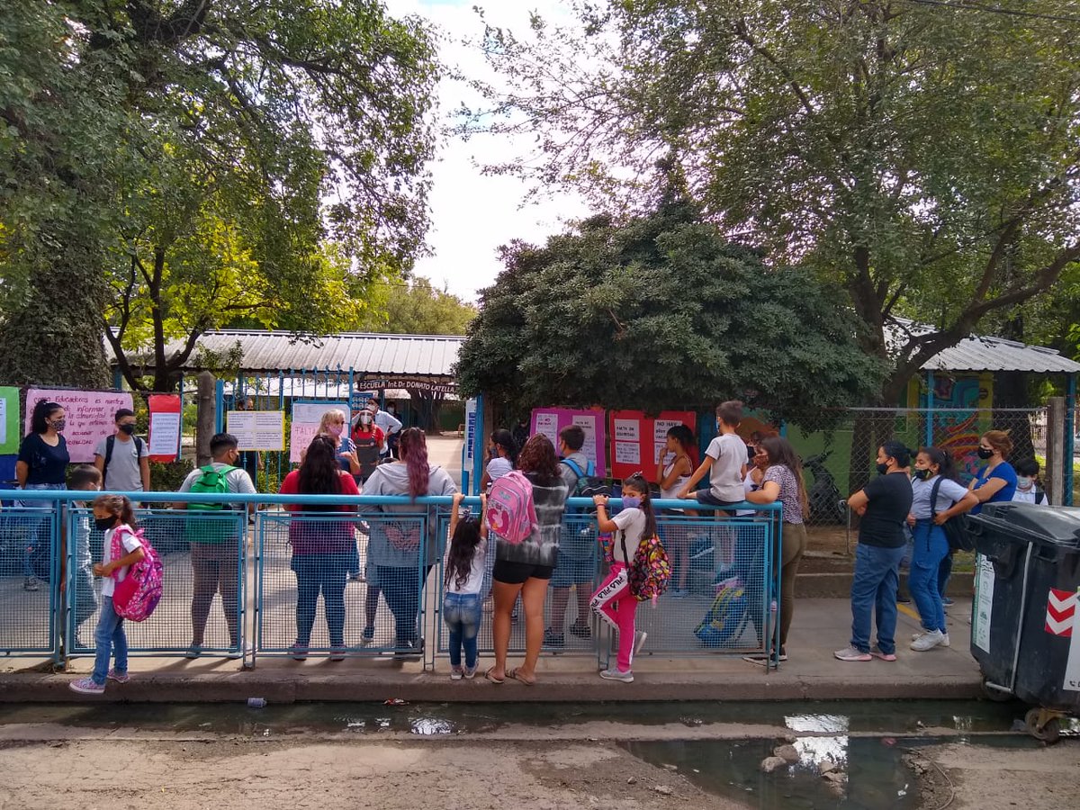 EliwitE's tweet photo. #DocentesEnLucha
#LlaryoraPrecariza
#FerreyraNoPiensa
Basta de pedir listado de docentes en asambleas ...
@telefecordoba 
@ElDoce @Cba24Ncomar @radiomitrecba @LAVOZcomar https://t.co/alZTLht8VY