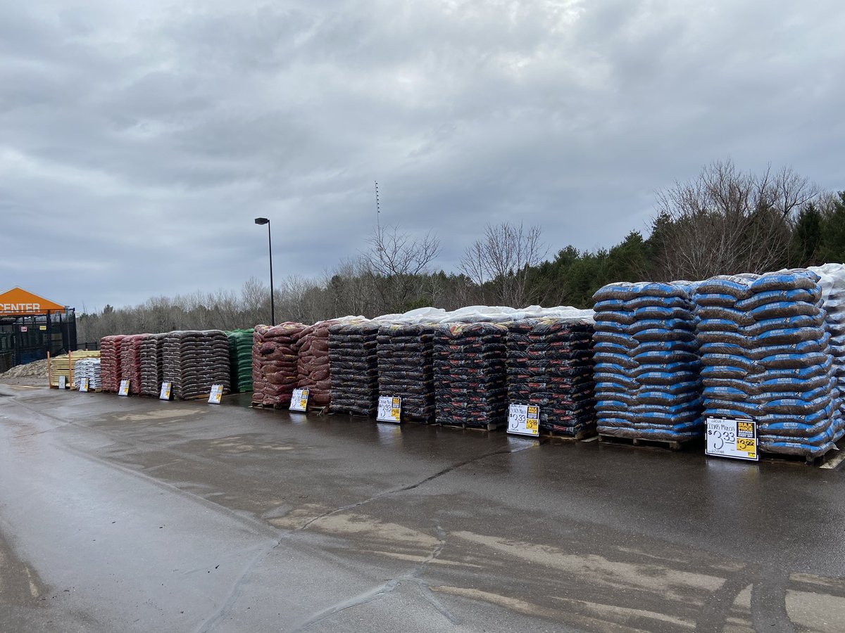 GaryYoungJr1's tweet photo. Rhinelander Home Depot we have the mulch.(Arby’s voice) @LLoudpants @JanelleBishop15 @jasonbarker195 https://t.co/dr53Qq4881
