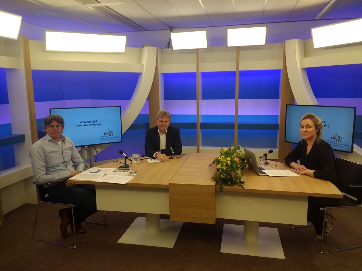 HogervorstMarit's tweet photo. Vanavond heeft de #KAVB een interessante webinar gewasbescherming en azolen mogen organiseren met @JaapBond , @Annika_Versloot, #ColjaCorts en #PeterSmits. 

#KAVB #gewasbescherming #azolen #webinar https://t.co/xoh8t9Cx6U