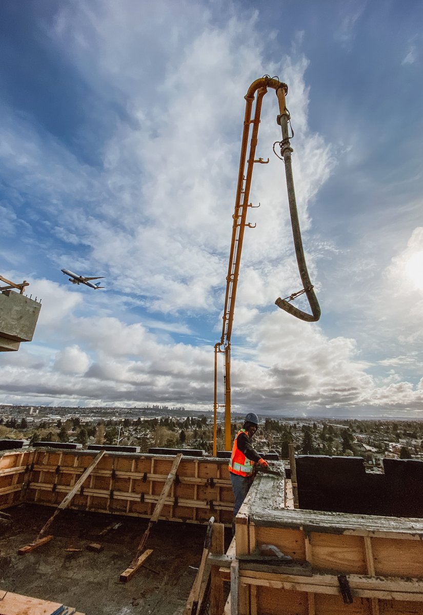 fuhriousconst's tweet photo. Got the big stick out to get concrete pumped up to the 11th floor for some architectural planters! Not always this easy 😂🤙 #concrete #fuhriousconstruction #architecturalconcrete . https://t.co/4qbMQ2My4n