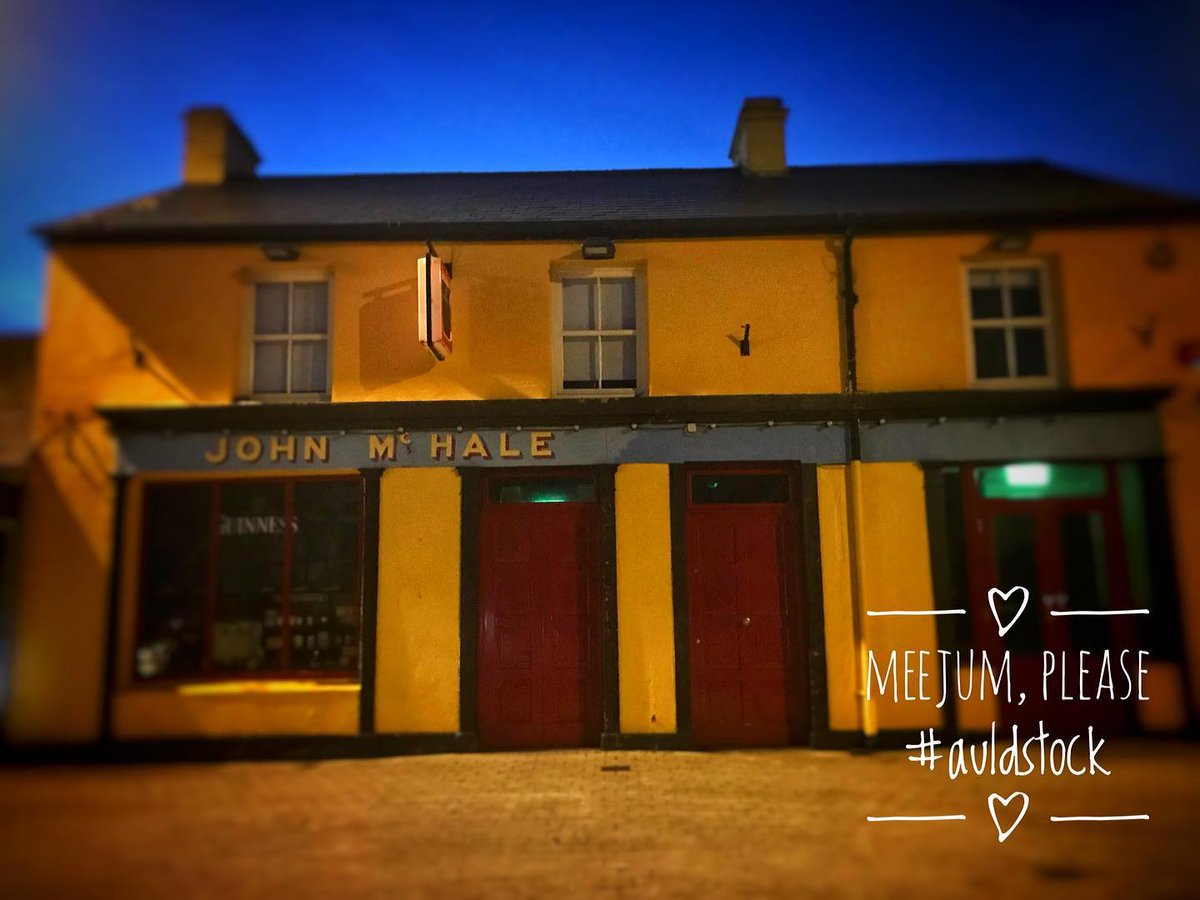 castlebarNOW's tweet photo. Johnny’s......at dusk.
Just the evening fir a meejum? 💚❤️
#castlebar #mayo #ireland #spring #springisintheair #5km #mayogaa #greenandredofmayo #eveningcycle #dusk #peaceful #auldstock #lovecastlebar #guinness #pint #johnnys https://t.co/GVBcTHDnXW