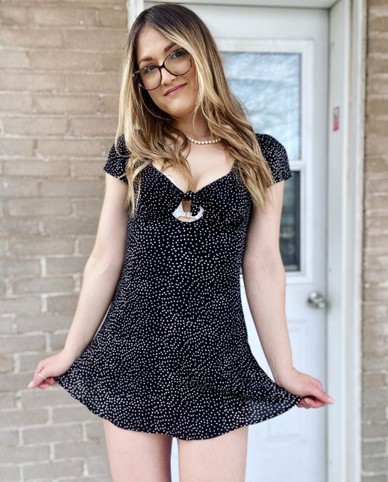 I feel sexy to wear this dress today 😍❤️ What do you think about it? 🥰💭@ArielRebel 😘 #dress #summerdress<a href="/tag/dress"class="tags"><span>#dress</span></a><a href="/tag/summerdress"class="tags"><span>#summerdress</span></a><a href="/tag/paulilafay"class="tags"><span>#paulilafay</span></a>