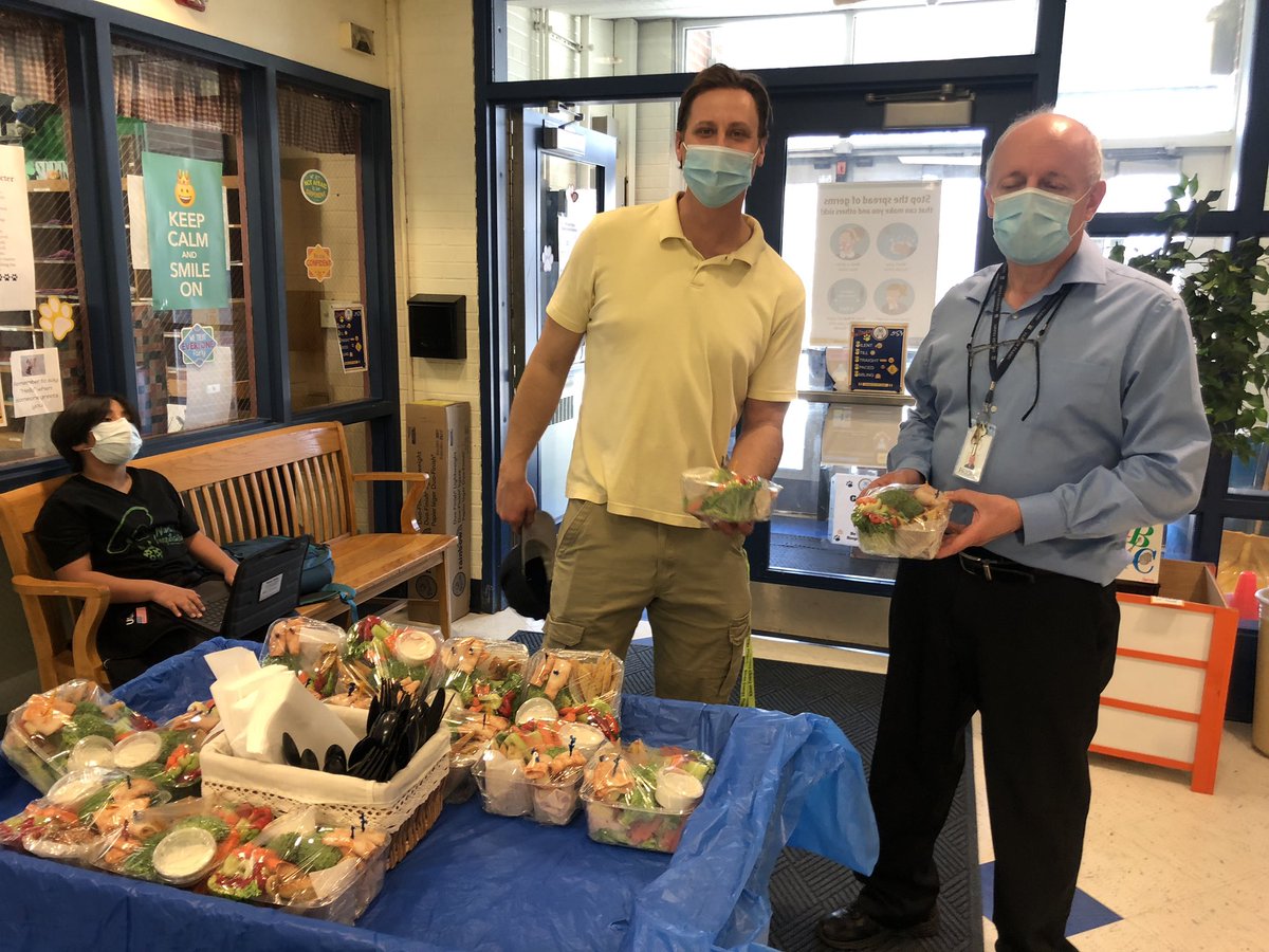ParkerFarmsES's tweet photo. Hats Off to WPS Food Service for an incredibly tasty and beautifully wrapped up HEALTHY SNACK to fuel our Staff for their last Family Conference for the ‘20-‘21 SY! Vegetables 🍅 🥦🧀🌶 #eatrealfood #feelrealgood #workinghardforourSs @SalMenzo @WallingfordPS https://t.co/AJx7f8vDkS
