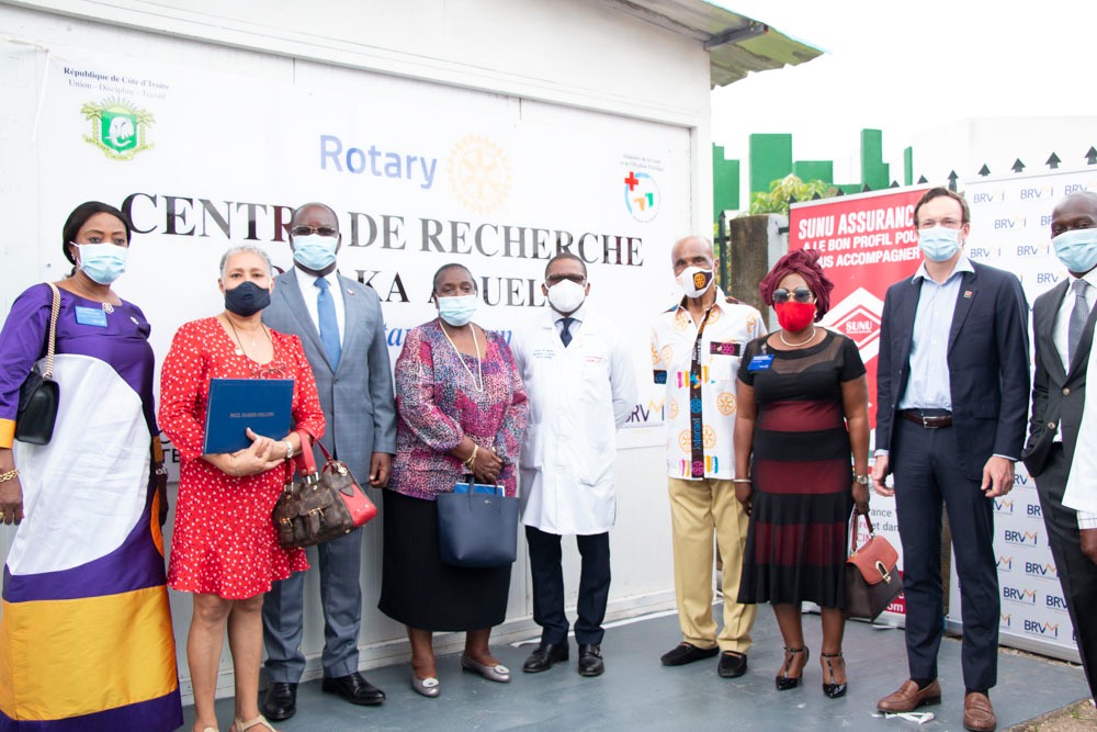 BRVM_UEMOA's tweet photo. La #BRVM , la @SG_CotedIvoire et @sunu #SUNUAssurancesCI, en partenariat avec les #RotaryClubsCI ont offert une salle multimédia au Service des Maladies Infectieuses et Tropicales du #CHU de #Treich, ce 23/03/2021 en présence du Min. de la Santé et de l’Hygiène Publique de CI. https://t.co/FBulHLrqwW