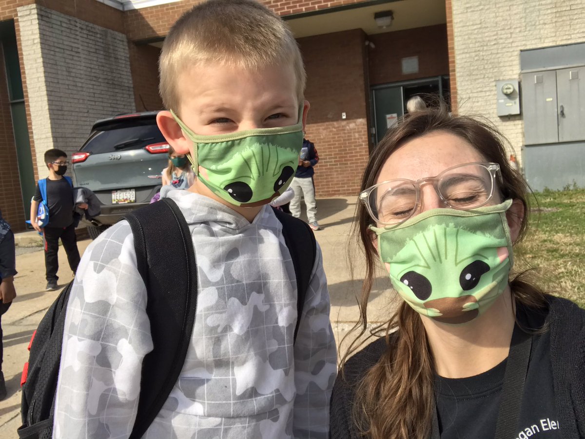 MissMullin's tweet photo. Twin Day fun at home &amp; school! @LoganElementary 🤍🤍 https://t.co/DBhFtlJt1M
