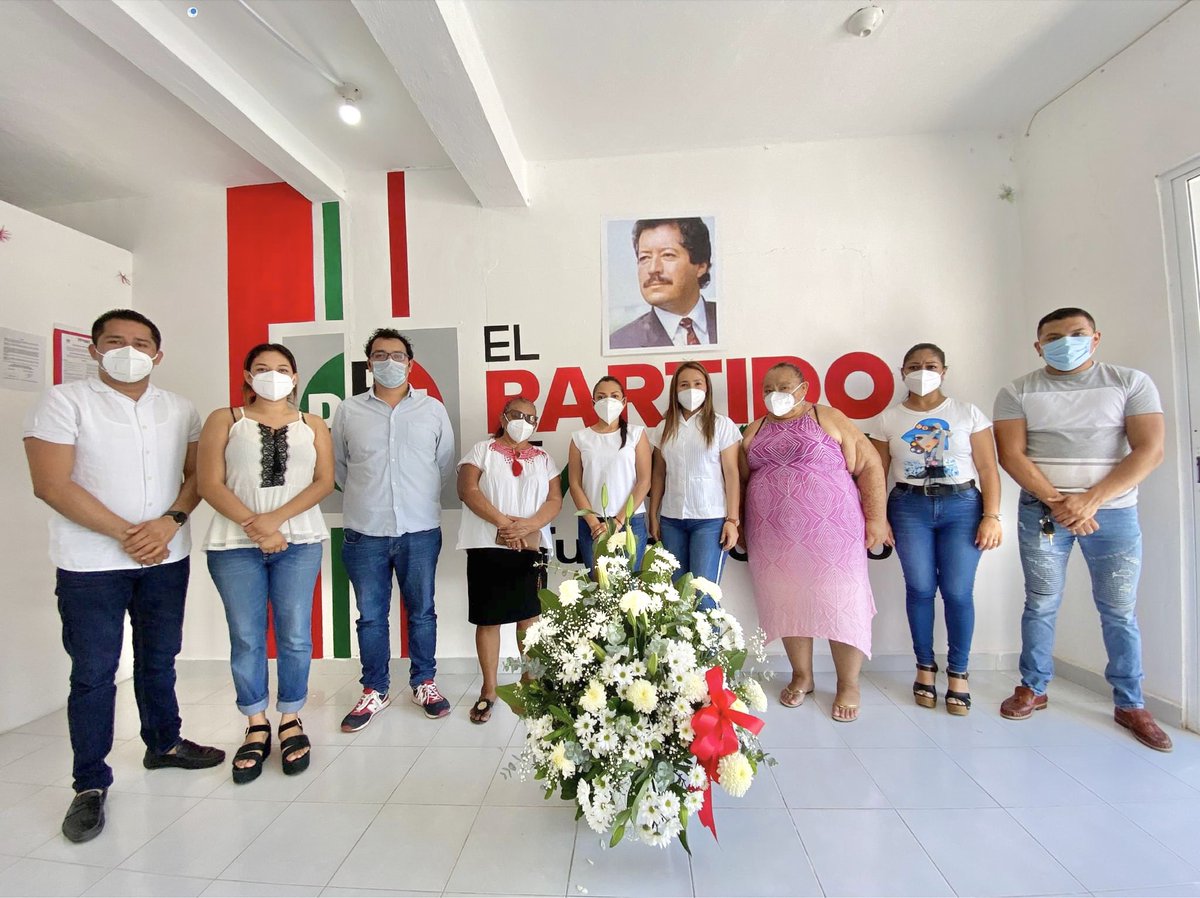 MxTulum's tweet image. A 27 años de su partida, rendimos homenaje a un gran líder mexicano y priista, Luis Donaldo Colosio Murrieta 🇲🇽 su liderazgo permanece en nuestra militancia. 

#ColosioVive 

@alitomorenoc 
@CandyAyuso 
@palomaSnchez 
@OledMoreno 
@FranciscoAmLa 
@CelessICC