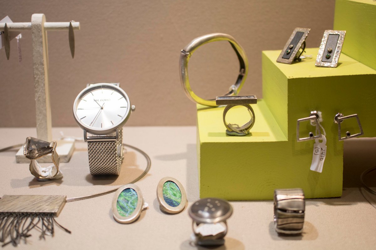 hemenGOSHOPPING's tweet photo. Entrar en Relojería y Joyería Javier Mendoza y ver en sus paredes #relojes de más de 100 años. Un lugar pintoresco donde sus paredes cuentan la historia y trayectoria de toda una saga de relojeros ⏳ que comenzó en 1880.
🌍 San Francisco, 1
🔗 https://t.co/Ia6K2ldP7t https://t.co/ThLzSU6Ukp