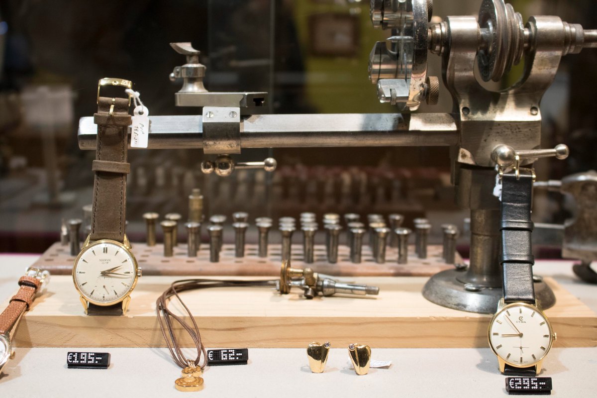 hemenGOSHOPPING's tweet photo. Entrar en Relojería y Joyería Javier Mendoza y ver en sus paredes #relojes de más de 100 años. Un lugar pintoresco donde sus paredes cuentan la historia y trayectoria de toda una saga de relojeros ⏳ que comenzó en 1880.
🌍 San Francisco, 1
🔗 https://t.co/Ia6K2ldP7t https://t.co/ThLzSU6Ukp