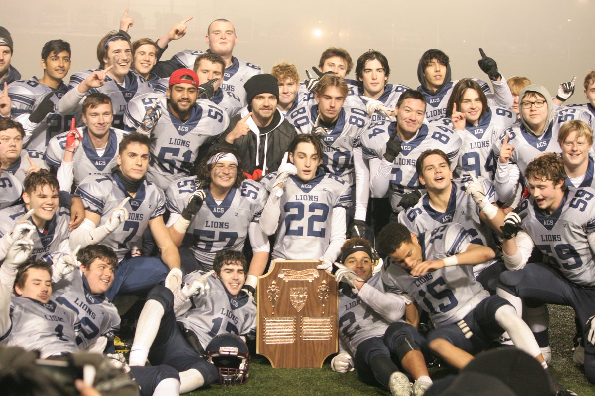 AcsBrantford's tweet photo. @FootballCanada 2019 CWOSSA Senior Football Championship #lionpride #acsfootball #highschoolfootball #brantfordfootball #championshipszn #cwossa https://t.co/AqVf4Ags8S