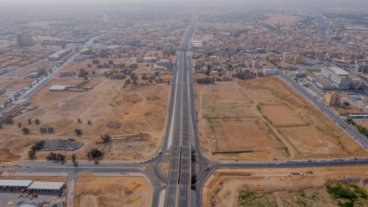 ghalebalsahly's tweet photo. معلومة مفرحة
افتتاح طريق الملك عبدالله في #بريدة بشكل كامل الأحد المقبل بمشيئة الله.
هذا المشروع العملاق إضافة لبريدة وسيكون ناقلا مهما من الجنوب للشمال ومن مزاياه آفاقاً تجارية جديدة كما سينعش أحياء كادت أن تفتقد أهميتها.
شكرا للقيادة ولسمو أمير منطقة القصيم ولأمانة ونقل المنطقة https://t.co/zpxcgHOz7B