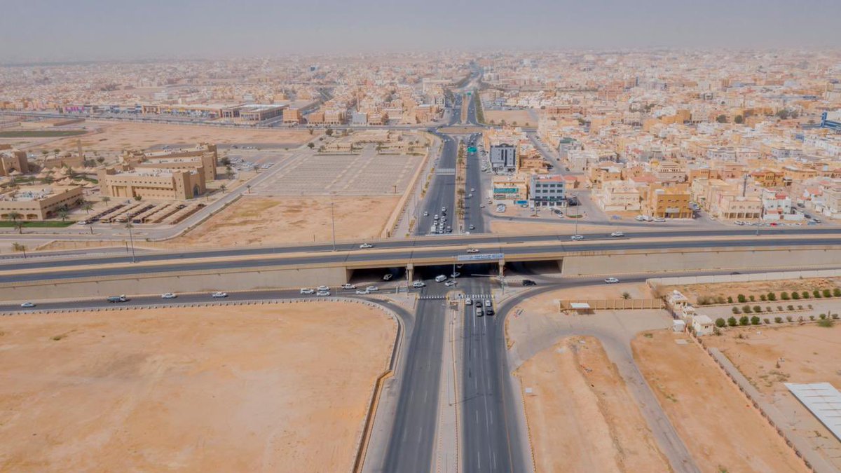 ghalebalsahly's tweet photo. معلومة مفرحة
افتتاح طريق الملك عبدالله في #بريدة بشكل كامل الأحد المقبل بمشيئة الله.
هذا المشروع العملاق إضافة لبريدة وسيكون ناقلا مهما من الجنوب للشمال ومن مزاياه آفاقاً تجارية جديدة كما سينعش أحياء كادت أن تفتقد أهميتها.
شكرا للقيادة ولسمو أمير منطقة القصيم ولأمانة ونقل المنطقة https://t.co/zpxcgHOz7B