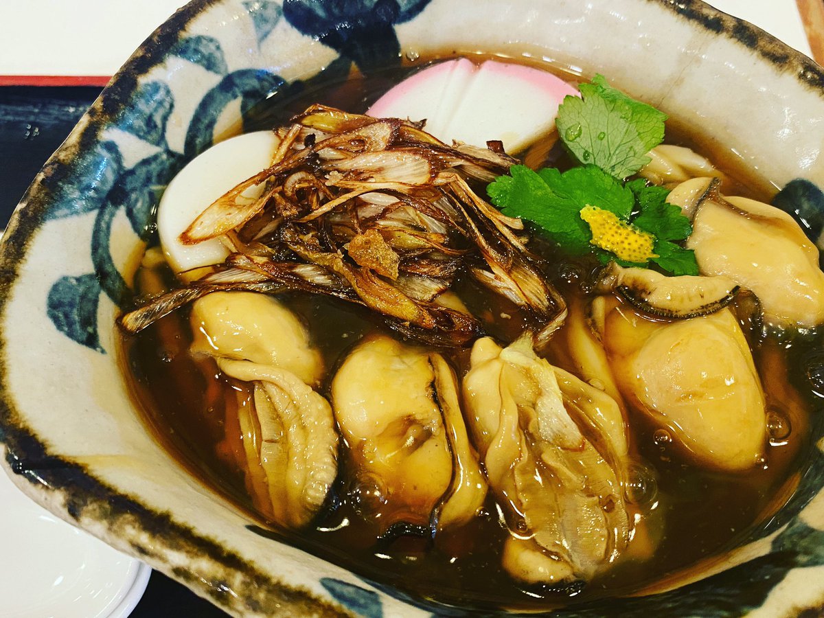 tresorworks's tweet photo. 昨日の現場飯は牡蠣南蛮うどんでした。「牡蠣南蛮」を初めて食べたのですが、とろみのある汁でとってもおいしかったで���。牡蠣のおかげか、この後の展示作業に精が出ました。
絵画展「 #IMAGINE2 」は本日12時よりスタートです✨〜3/28(日) 12時〜17時 #コロナの中で愛を叫ぶ #YONOA #ArtistHAL_ https://t.co/9o5h8HJ7M1