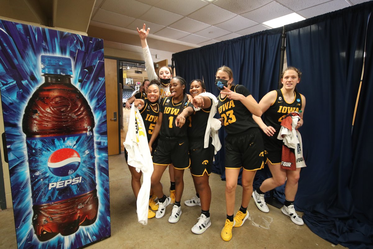 IowaWBB's tweet photo. Y'all... that was a really good time! 

#Hawkeyes x #ncaaW https://t.co/AvcxdwGcPA