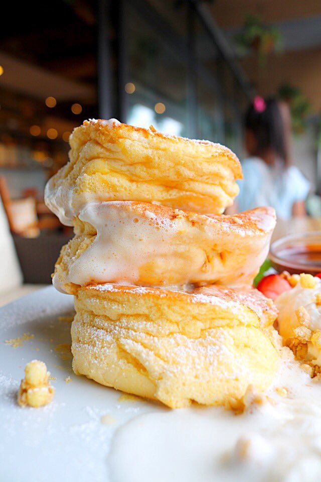 saijyo_sweets's tweet photo. 神奈川県小田原にあるお店「湘南パンケーキ」の苺のチョコフォンデュパンケーキ✨ https://t.co/eteZpsvshn