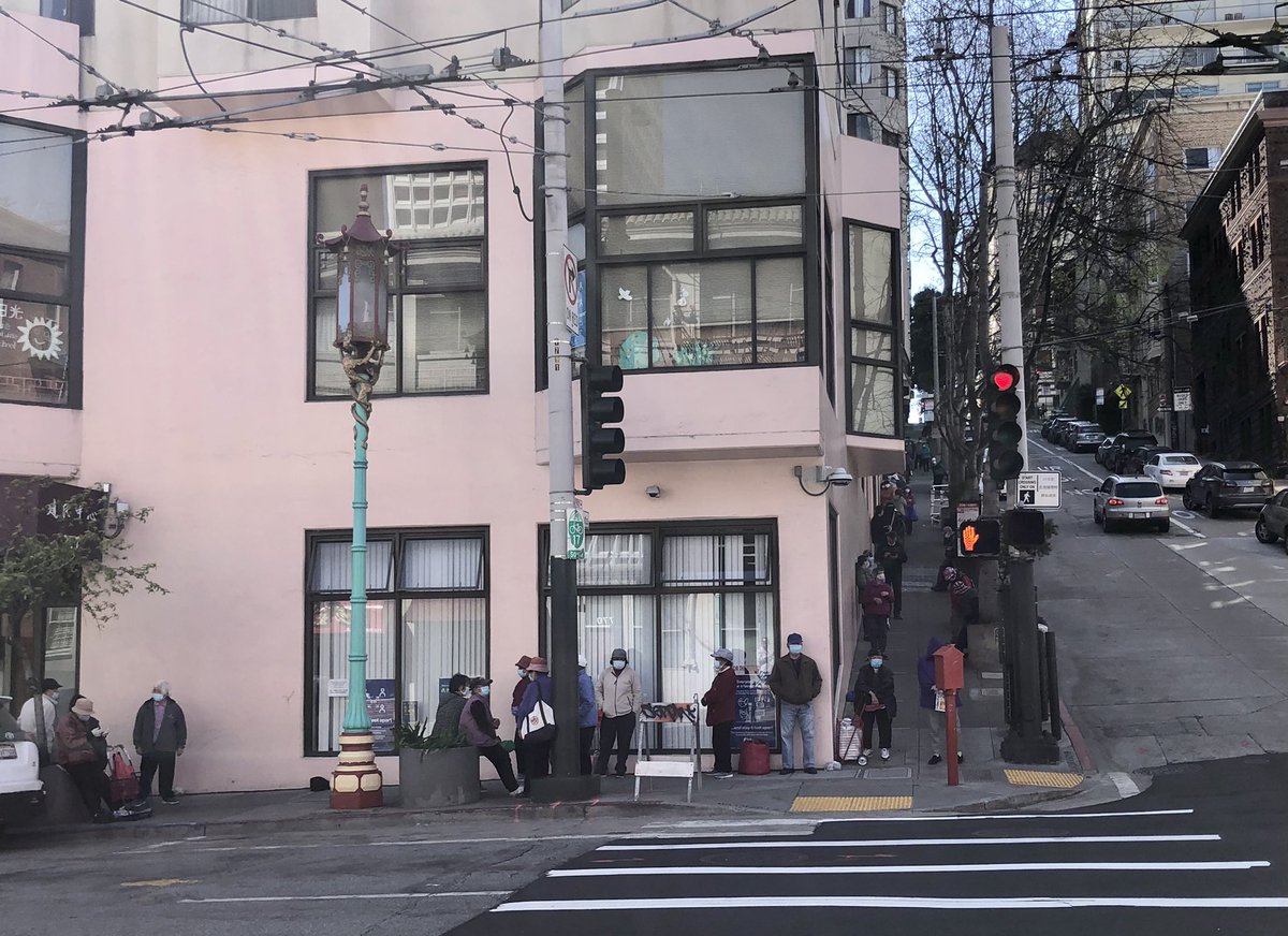 christineniSF's tweet image. Almost everyday, at this corner, people line up for food boxes in San Francisco — city w/the highest rent and most unaffordable housing. 
#Chinatown #SanFrancisco #modelminoritymyth 
@nbcbayarea
