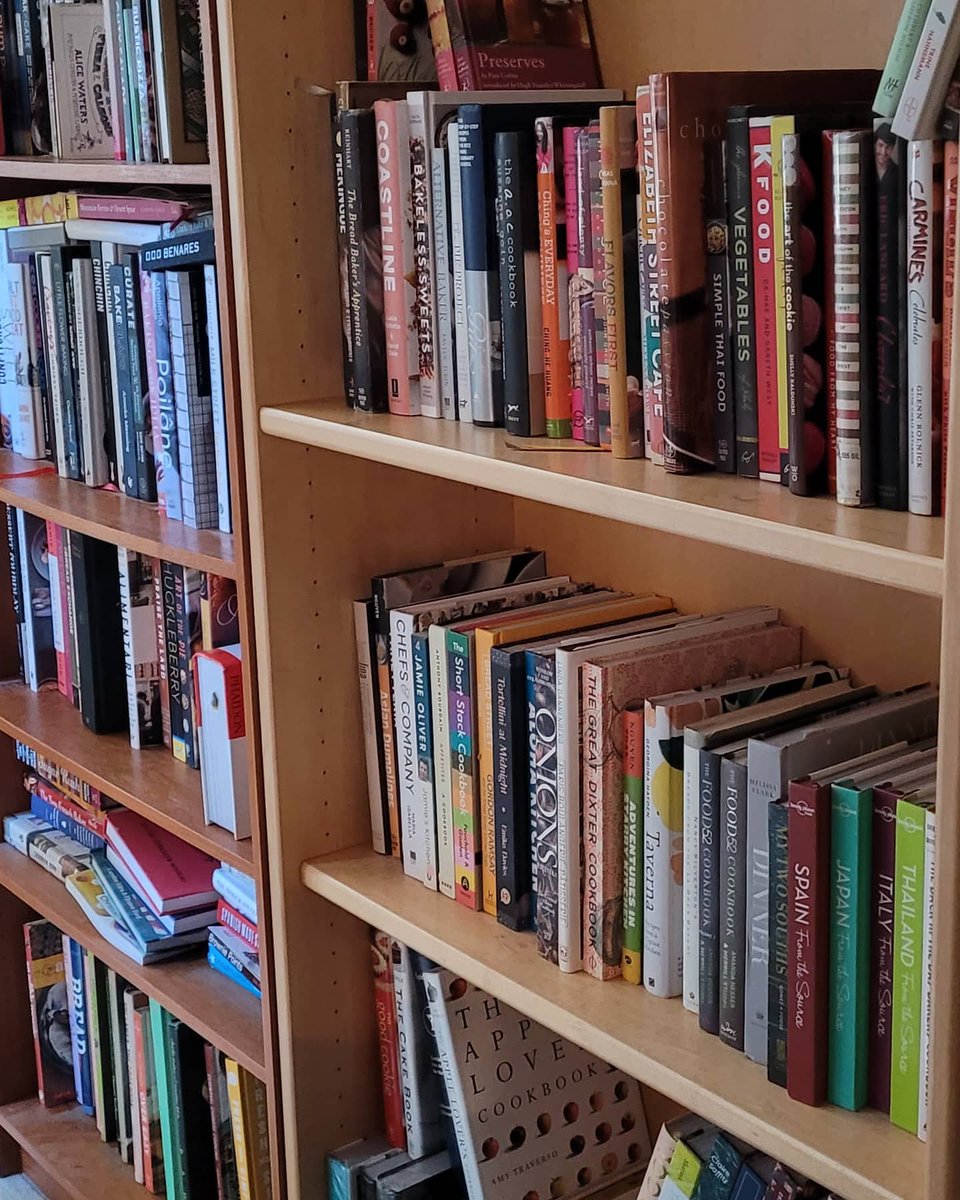 icywit's tweet photo. My Big Fat Cookbook (and Kitchen) Purge of 2021 also known as  my giant unloading. 
https://t.co/PSRO6gRRY9 https://t.co/TvLjkrbVUv