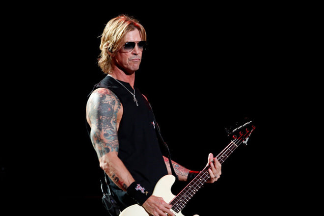 DuffMckaganArg's tweet photo. @DuffMcKagan live @gunsnroses Yokohama Arena, Yokohama, Japan 🇯🇵. 01/25/17. #NotinThislifeTime tour.
@yoshikahorita 📸
#DuffMcKagan #GunsnRoses #NITLT #Ontour #Tokio #Japan #Fender #Bass #Bassit #Music #Rock https://t.co/OEUqAVgvNh
