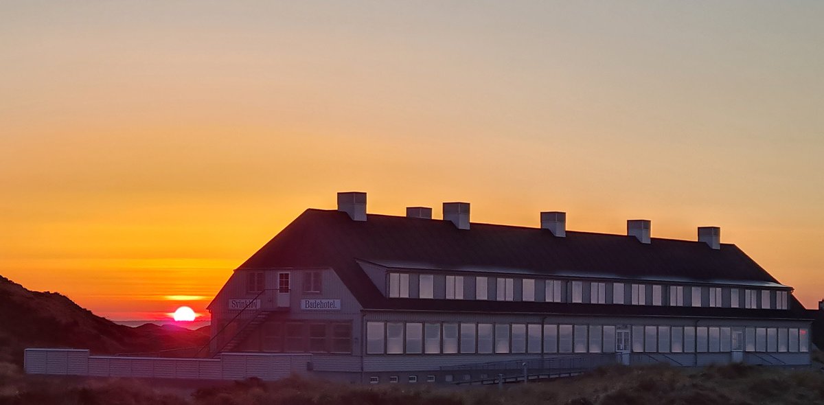Islady48's tweet photo. #detblivergodtigen #SvinkløvBadehotel 😍 https://t.co/hOdPsaVfgo
