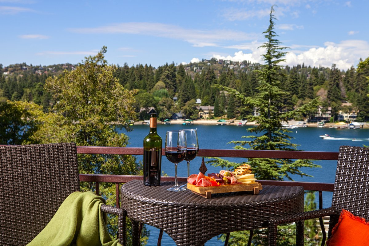Need a break? Nothing's more relaxing than a day on the lake!

#ilovelakearrowhead #lakearrowhead #maketheescape #escapetothelake #myparadise #lakedays #lakelife #peaceandquiet #benchmarkresortsandhotels
