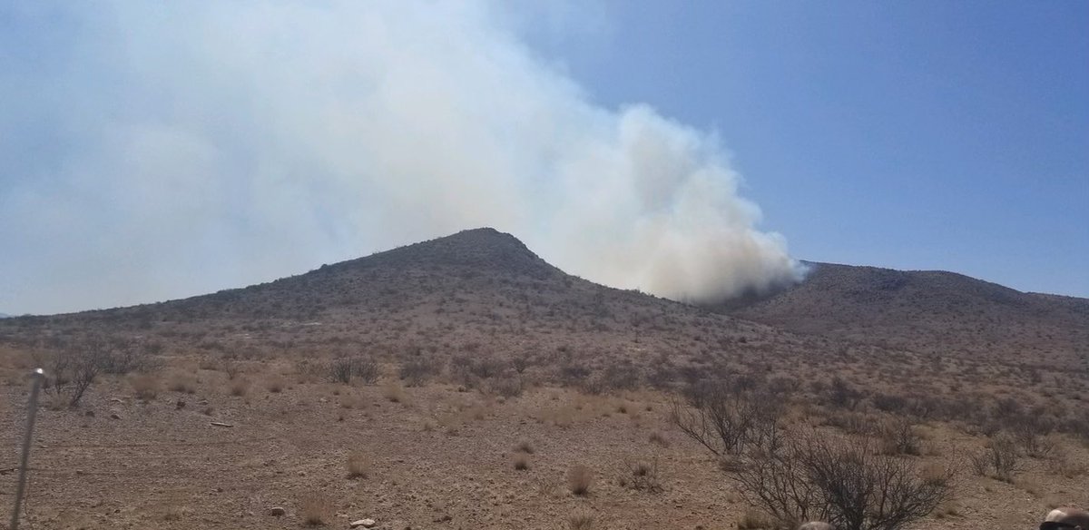 azstateforestry's tweet photo. Despite windy conditions, crews making progress getting around the #SquareTopFire near #Sunizona. Estimated 100 acres &amp; 10% contained with more containment expected by end of day. #AZFire #AZForestry #CochiseCounty https://t.co/ZRGfXT0AmW