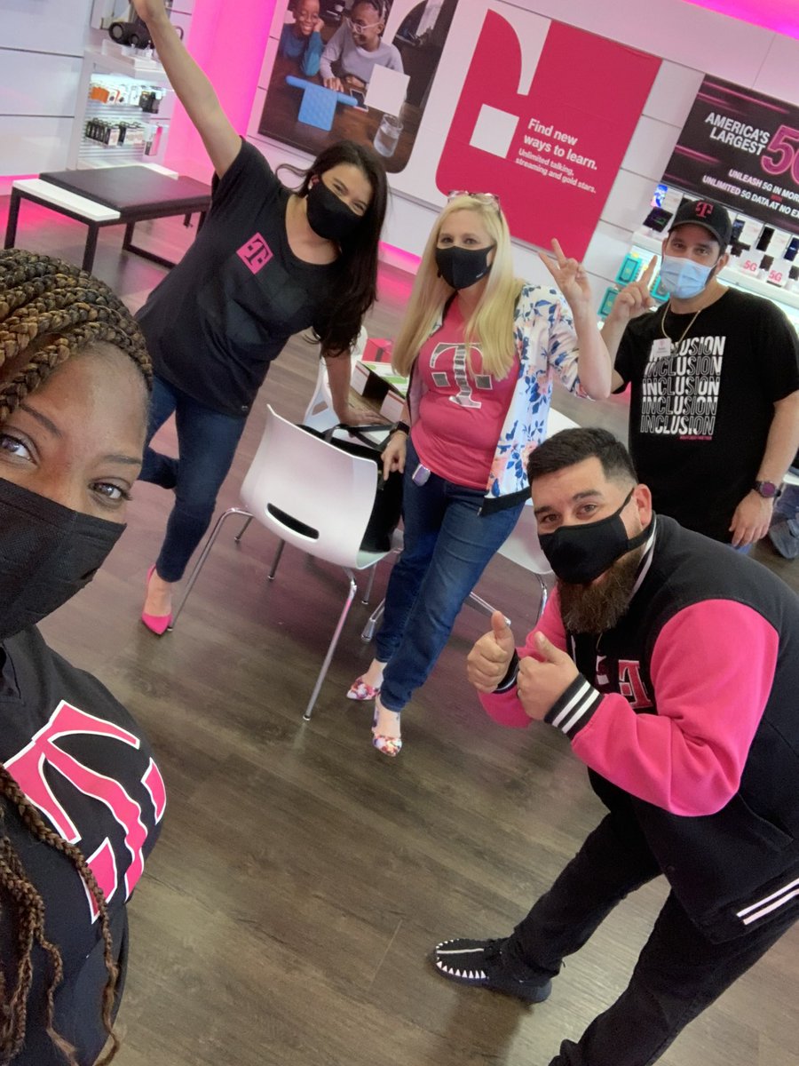 jenny_foss's tweet photo. What an amazing day in the north meeting teams and celebrating our fearless leader @brittheidler birthday #makeyourmarknetxark @cjgreentx https://t.co/VLeIPUzWc0