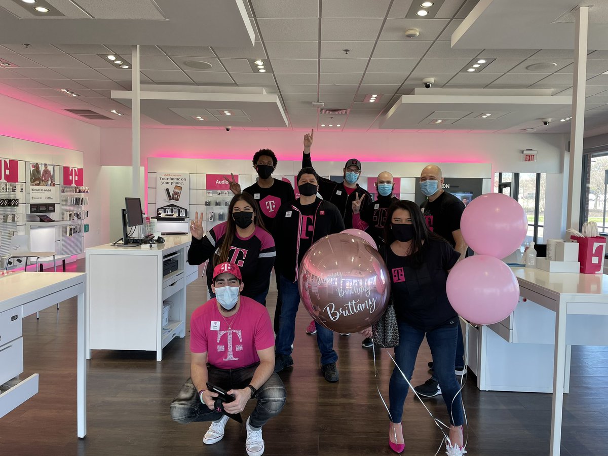 jenny_foss's tweet photo. What an amazing day in the north meeting teams and celebrating our fearless leader @brittheidler birthday #makeyourmarknetxark @cjgreentx https://t.co/VLeIPUzWc0