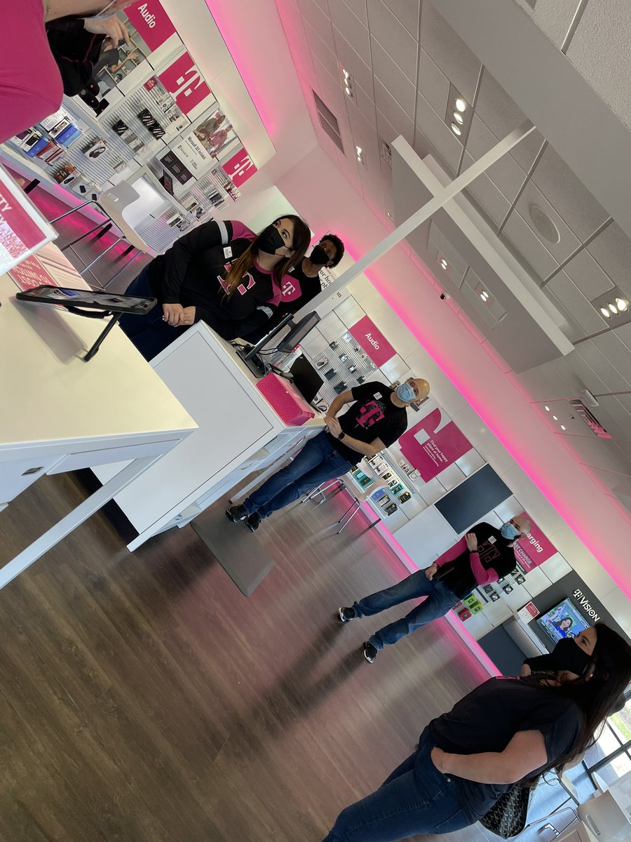 jenny_foss's tweet photo. What an amazing day in the north meeting teams and celebrating our fearless leader @brittheidler birthday #makeyourmarknetxark @cjgreentx https://t.co/VLeIPUzWc0