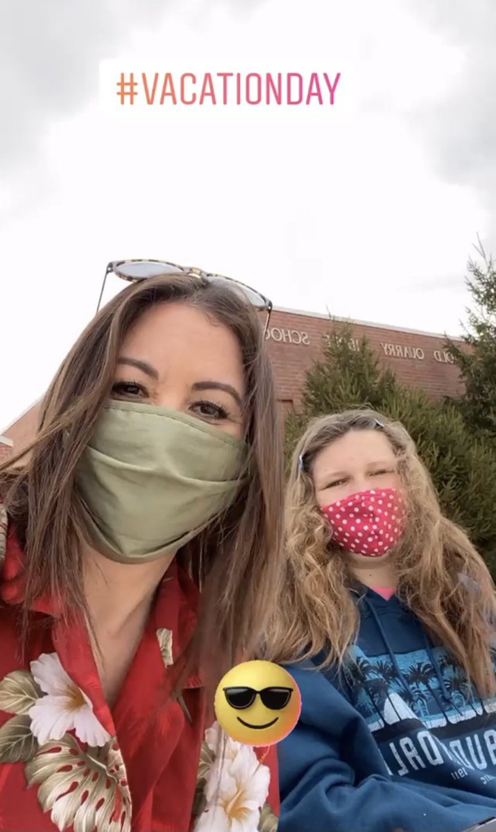 schwarz_tracy09's tweet photo. We are ready for spring break! Having fun @OQMIDDLESCHOOL spirit week #vactionday #oqms https://t.co/c3APbr4rnv