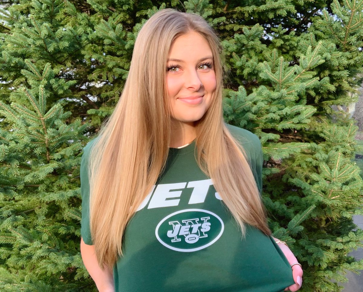 KylieSturgill's tweet photo. LIFE UPDATE: Excited to join the @nyjets social team! ✈️
#TakeFlight https://t.co/ayPpz6xat1