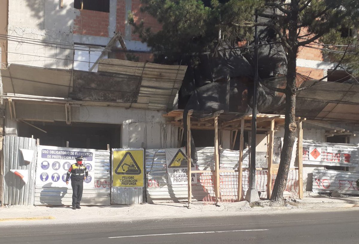 EnlaceTAguilas's tweet photo. Muchísimas Gracias por todo el apoyo que nos brinda @OVIALCDMX a los vecinos de la zona. Liberado paso peatonal en obra ilegal #INVI Centenario. #JEFEHALCON🏅#KHRONOS5🏅 #DIAZSANANGEL🏅 
@En_LasAguilas @NoMasCondosAO @SaqqaraAviation @pahila1 @rodeleonm @VillaVerdunAO https://t.co/IVOzW7i1Oo