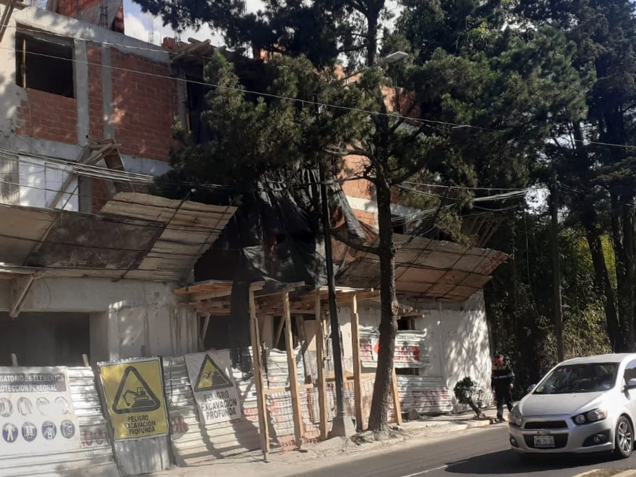 EnlaceTAguilas's tweet photo. Muchísimas Gracias por todo el apoyo que nos brinda @OVIALCDMX a los vecinos de la zona. Liberado paso peatonal en obra ilegal #INVI Centenario. #JEFEHALCON🏅#KHRONOS5🏅 #DIAZSANANGEL🏅 
@En_LasAguilas @NoMasCondosAO @SaqqaraAviation @pahila1 @rodeleonm @VillaVerdunAO https://t.co/IVOzW7i1Oo