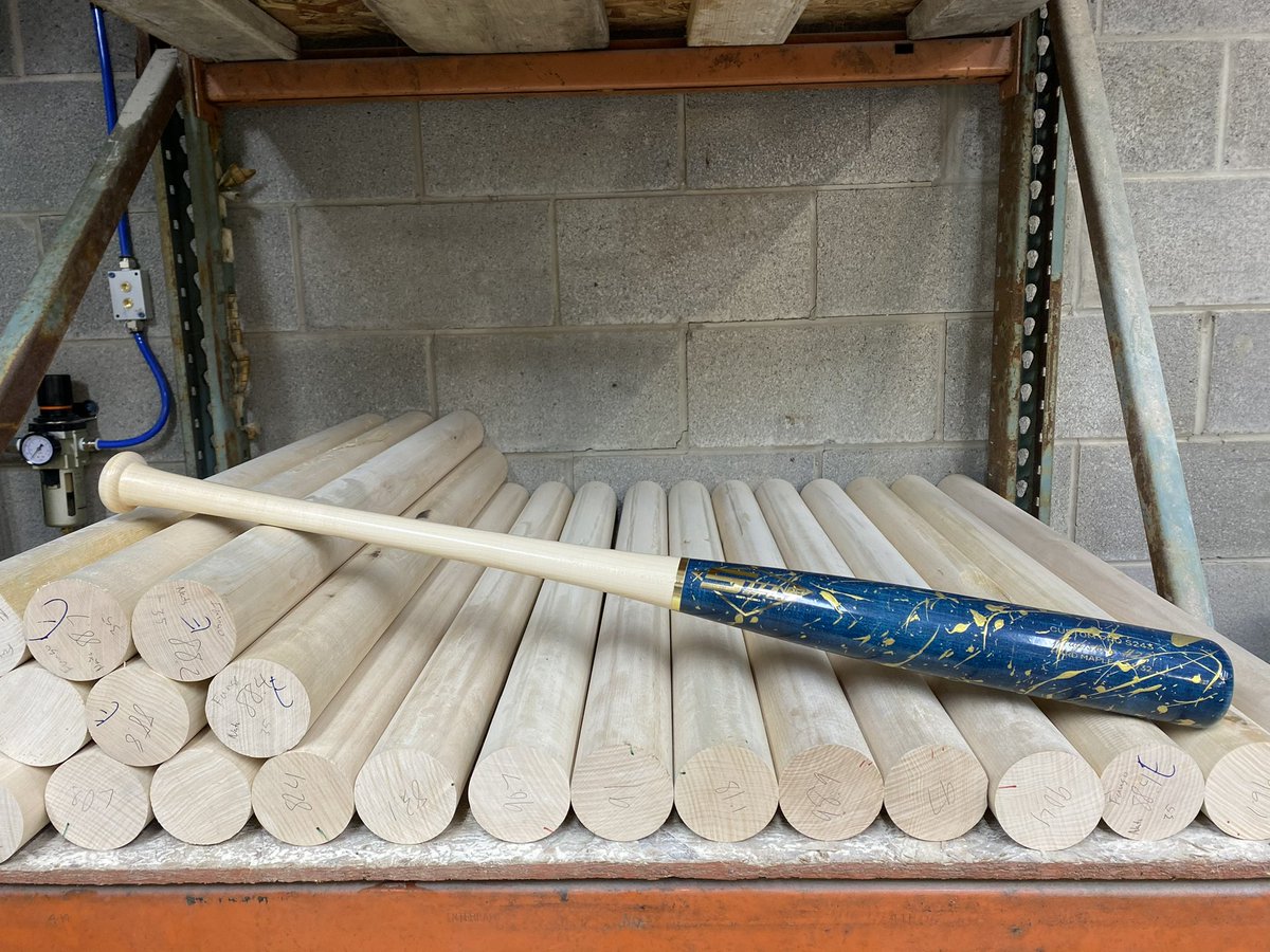 StoneBatCo's tweet image. Custom Pro S243 
Navy Blue Barrel 
Gold Splatter