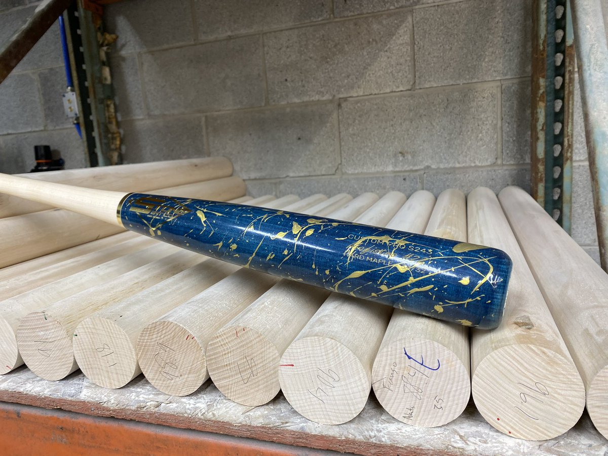 StoneBatCo's tweet image. Custom Pro S243 
Navy Blue Barrel 
Gold Splatter