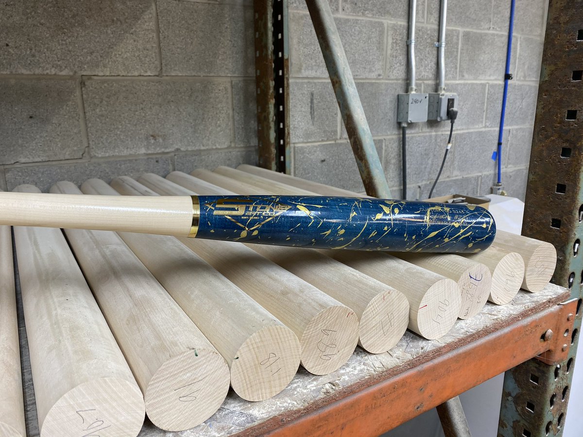 StoneBatCo's tweet image. Custom Pro S243 
Navy Blue Barrel 
Gold Splatter