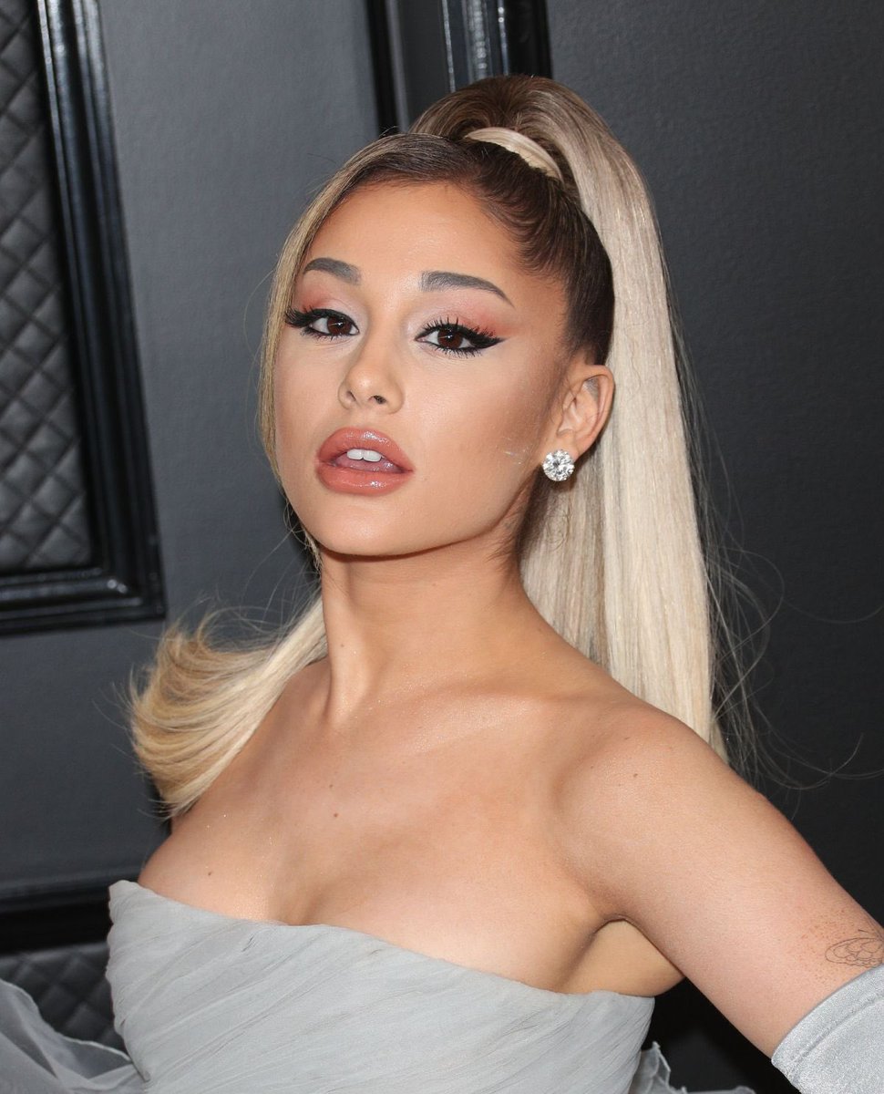 DeterPessi's tweet photo. Ariana Grande              Akhyana Grande https://t.co/I7fism1VOK