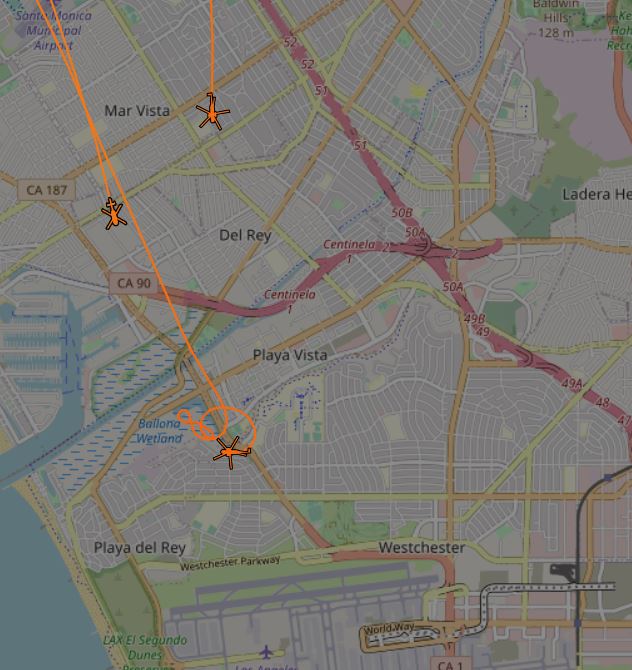 ScannerIntel411's tweet photo. THREE LA City Fire Dept over Playa Vista / Westchester #LA #Socal. #LMU
#N306FD a Bell 206-B-3
#FIRE2 #FIRE4 are both Agusta Westland 136 https://t.co/A8xKrHZDLt