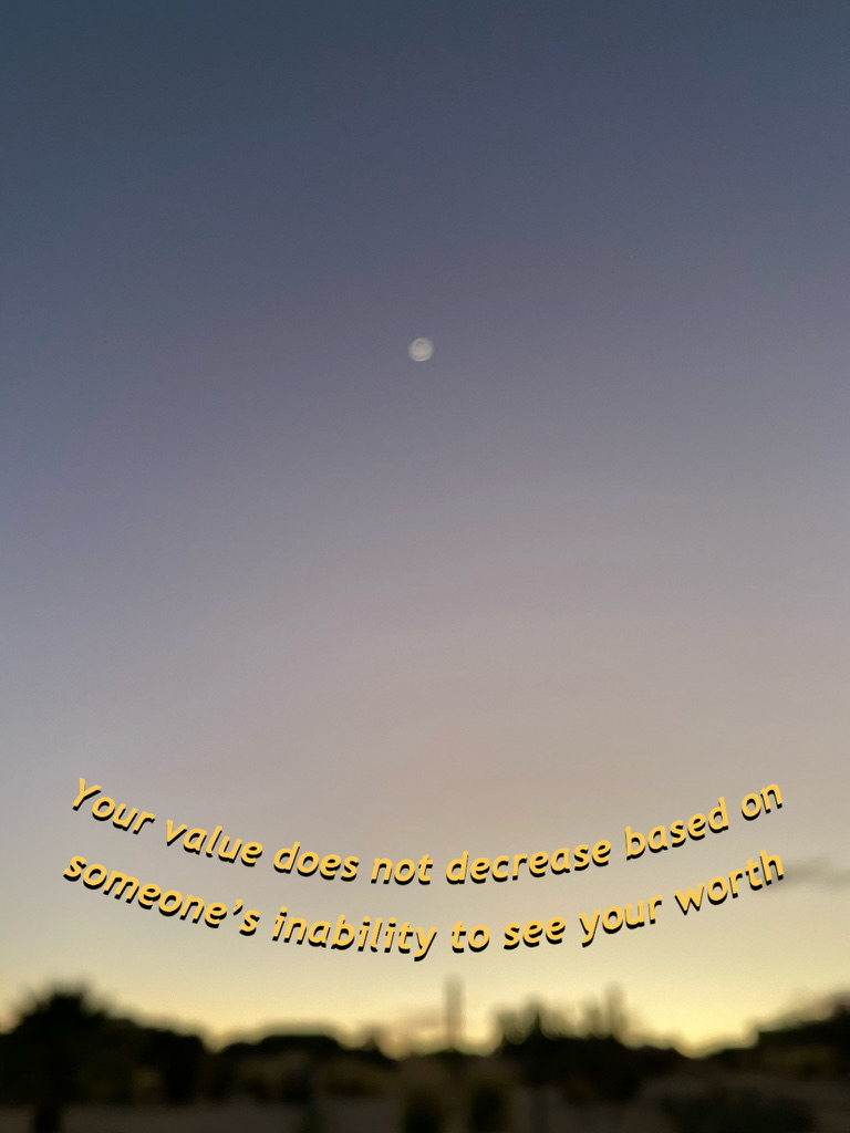MastersofPoetry's tweet photo. Do you ever look at the moon and realize that the world is too big to think about just one person? Stop thinking about them and shine. ✨ https://t.co/wpHWsQRGfI