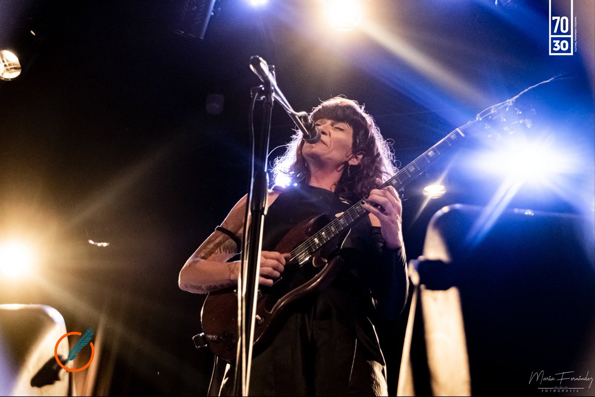 revista7030's tweet photo. 🎸 Flor Croci (@flormonchita), referente de la música rosarina, abrió el fin de semana con un show en la @plataformaLVDN en donde recorrió su obra y presentó su proyecto solista, acompañada por la banda Las Muchachas

📸 Mirá las fotos de @mpinkph 
👉https://t.co/Me3rUHaUn3 https://t.co/9eFVLk10HS