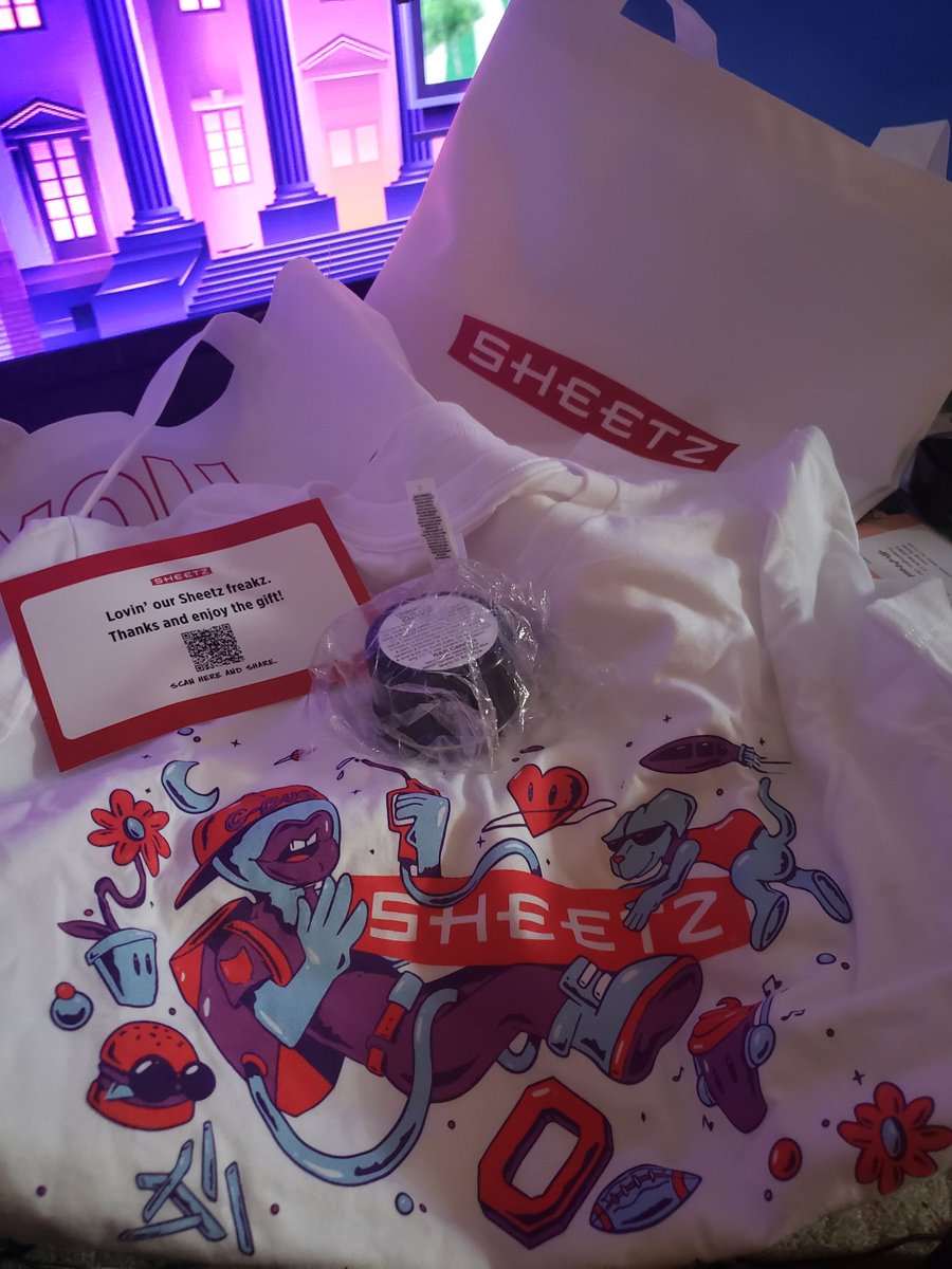 Jenb_8675309's tweet photo. @sheetz just sent me this awesome shwag!  Ty!!!!!! #sheetziscoming https://t.co/0KlUROsRtY