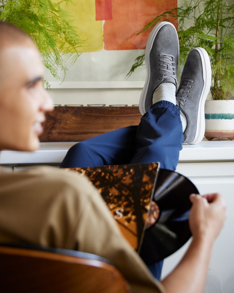 Put your feet up with our stylish, comfy GrandPrø Rally  display picture 3