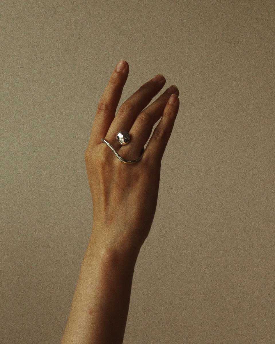 callmooncm's tweet photo. 3.24.wed-4.13.tue. New jewelry for CIBONE

本日3月24日(水) より、CIBONE表参道にて、CALLMOONの期間限定ショップを開催いたします。期間中では、自然の情景や思想、ミッドセンチュリーの建築物や彫刻からインスパイアさ� https://t.co/fasFNscoTC